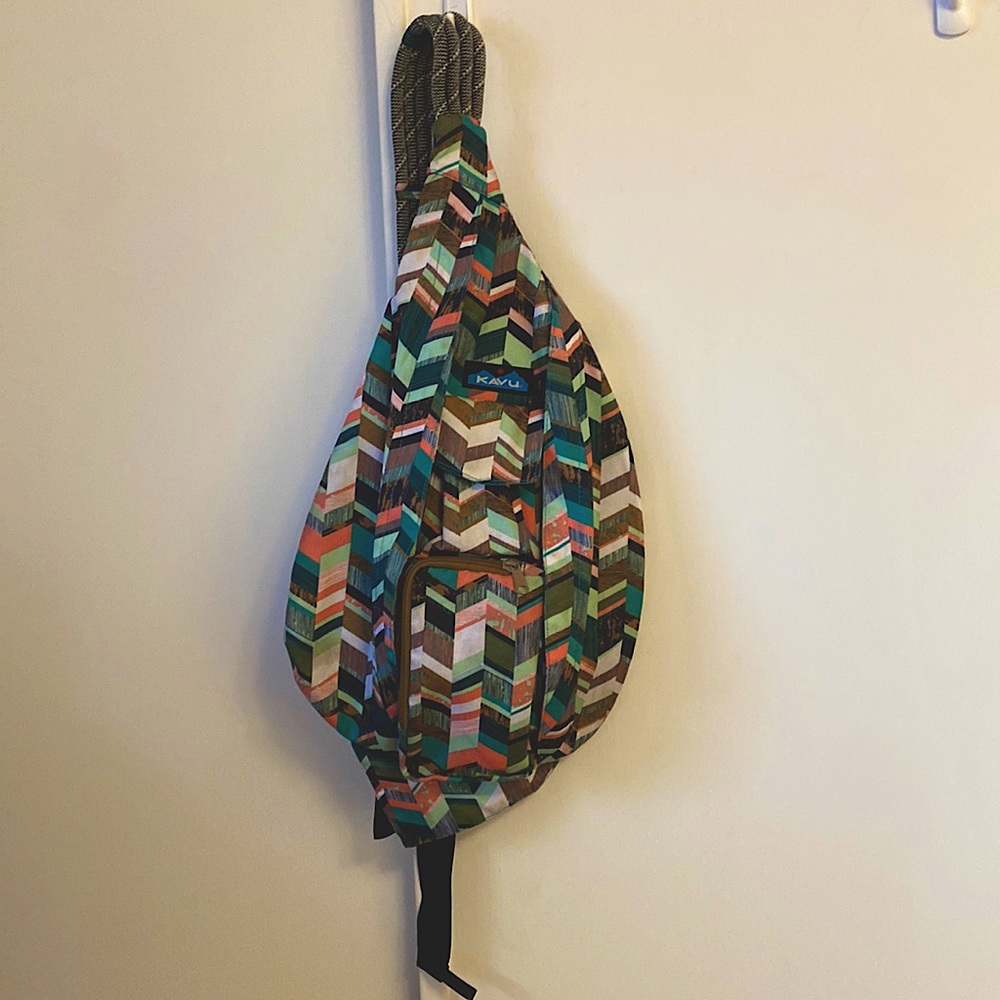 Kavu sling back one shoulder day pack 5 pocket